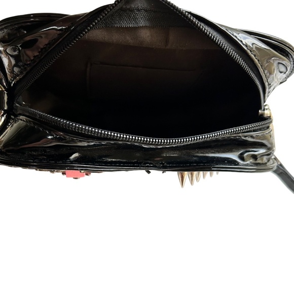 Sukuto Gothic Punk Crossbody Bag - Picture 8 of 10